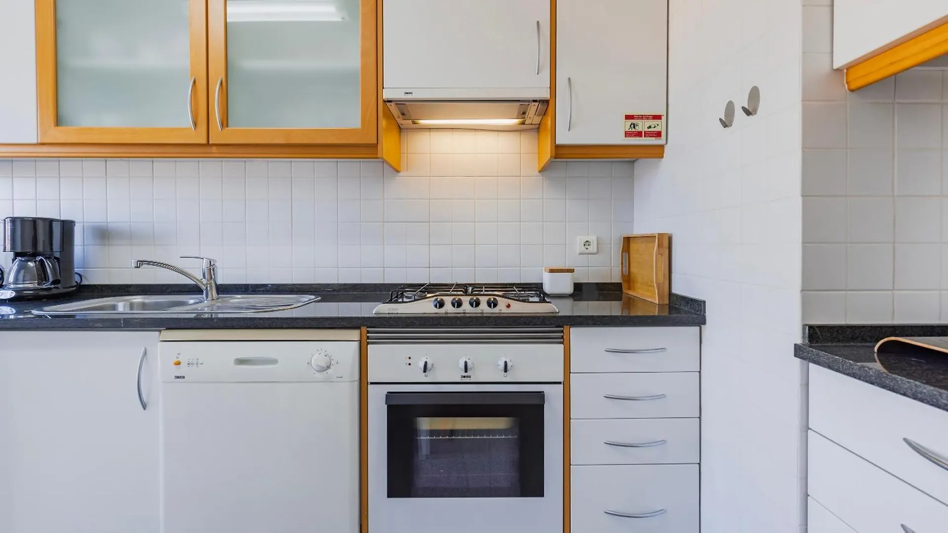 Stylish Apartment With Parking By Lovelystay Лиссабон